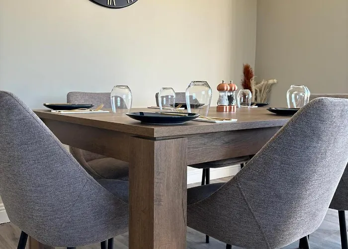 Vaughan's 招待所 *